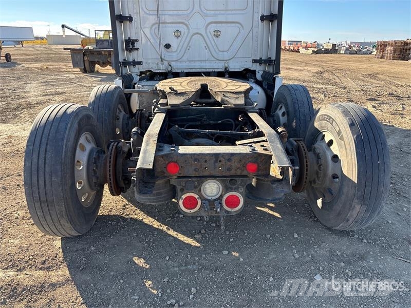 Freightliner Cascadia 6x4 6x4 T/A Sleeper Truck Tractor (Inoper Cabezas tractoras