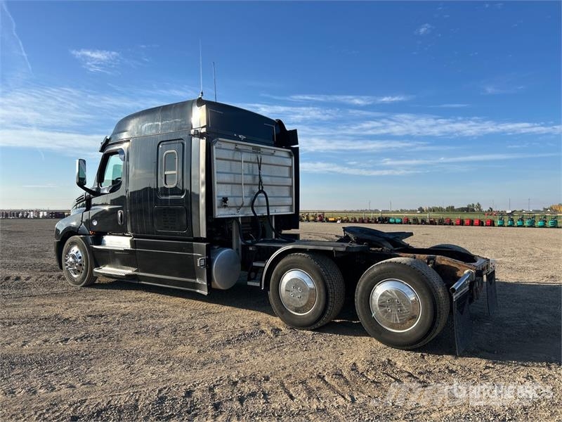 Freightliner Cascadia 126 6x4 T/A Sleeper Truck Tractor Влекачи