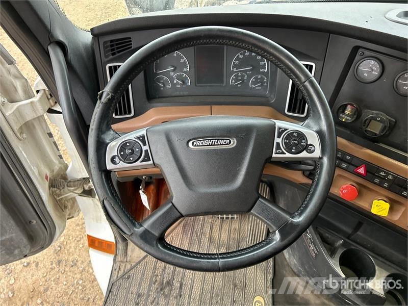 Freightliner Cascadia 126 6x4 T/A Sleeper Truck Tractor Tractor Units