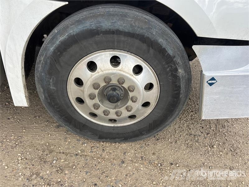 Freightliner Cascadia 126 6x4 T/A Sleeper Truck Tractor Sattelzugmaschinen