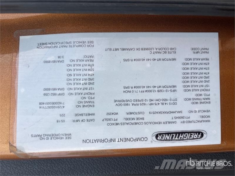 Freightliner Cascadia 126 6x4 T/A Sleeper Truck Tractor (Inoper Motrici e Trattori Stradali