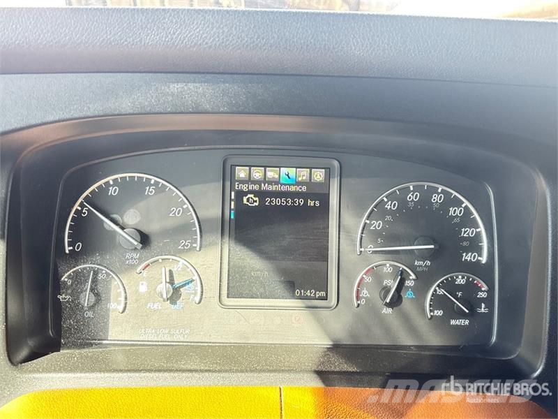 Freightliner Cascadia 126 6x4 T/A Sleeper Truck Tractor Τράκτορες