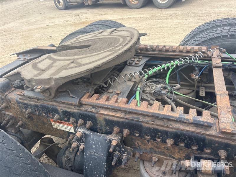 Freightliner Cascadia 126 6x4 T/A Sleeper Truck Tractor Trekkvogner