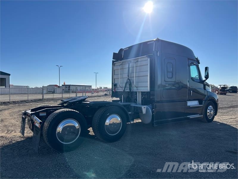 Freightliner Cascadia 126 6x4 T/A Sleeper Truck Tractor Седельные тягачи