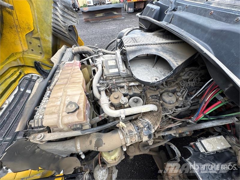 Freightliner Cascadia 125 6x4 T/A Sleeper Truck Tractor Tractor Units