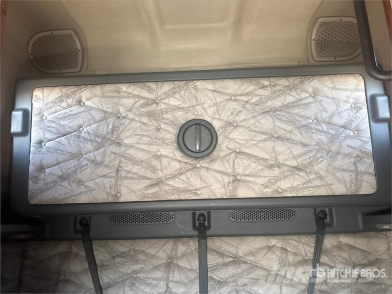 Freightliner Cascadia 125 6x4 Sleeper Car Carrier Truck Autotransporteri