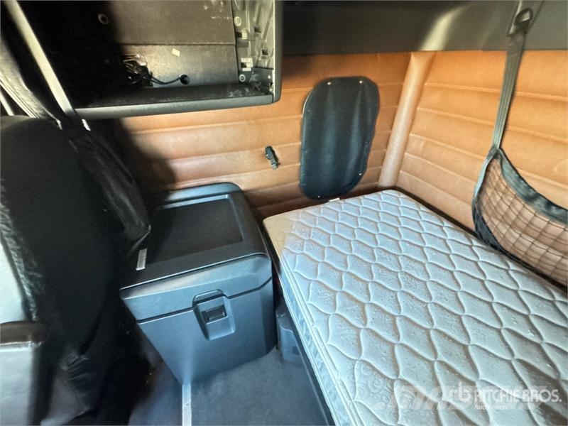 Freightliner Cascadia 126 T/A Sleeper Truck Tractor Влекачи