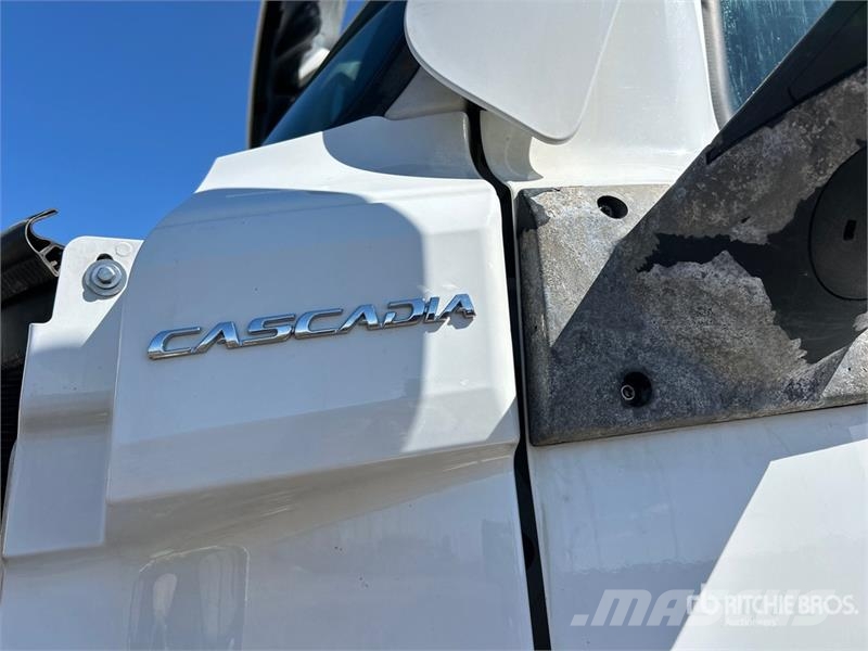 Freightliner Cascadia 6x4 T/A Sleeper Truck Tractor Vilcēji
