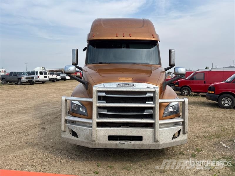 Freightliner Cascadia 126 6x4 T/A Sleeper Truck Tractor (Inoper Motrici e Trattori Stradali