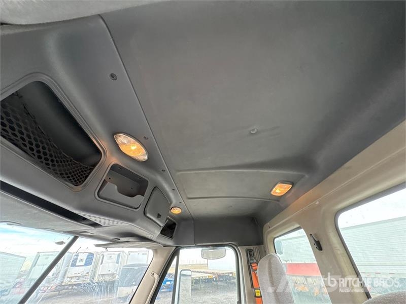Freightliner Cascadia 4x2 S/A Day Cab Truck Tractor Тягачі