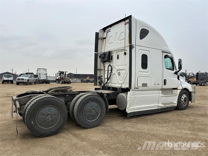 Freightliner Cascadia 126 6x4 T/A Sleeper Truck Tractor Truck Tractor Units