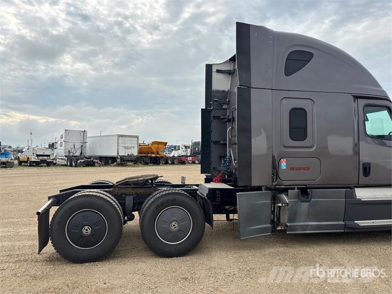 Freightliner Cascadia 126 6x4 T/A Sleeper Truck Tractor Sattelzugmaschinen