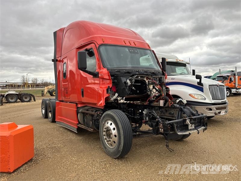 Freightliner Cascadia 126 6x4 T/A Sleeper Truck Tractor (Inoper Truck Tractor Units