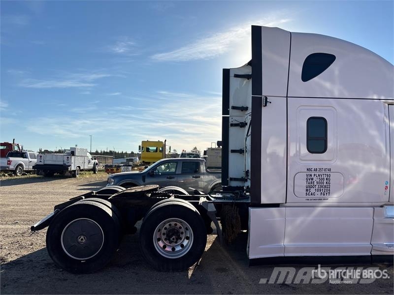 Freightliner Cascadia 126 6x4 T/A Sleeper Truck Tractor (Inoper Tegljači