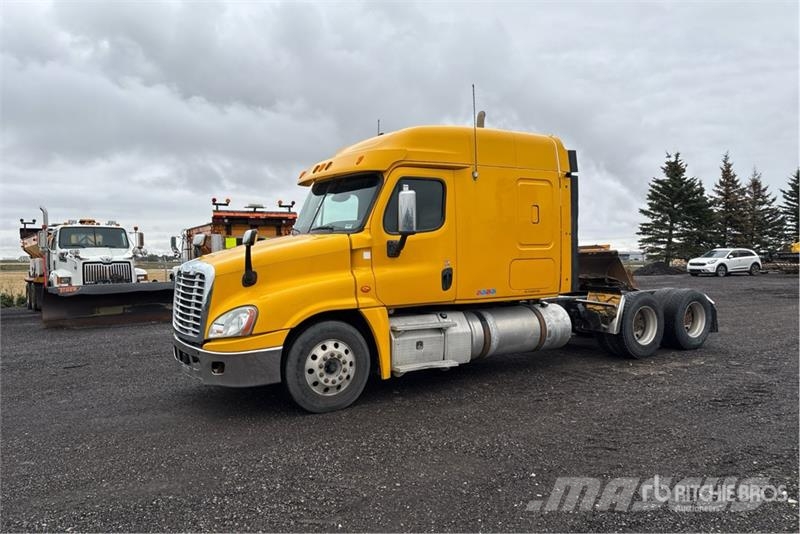Freightliner Cascadia 125 6x4 T/A Sleeper Truck Tractor Tractor Units