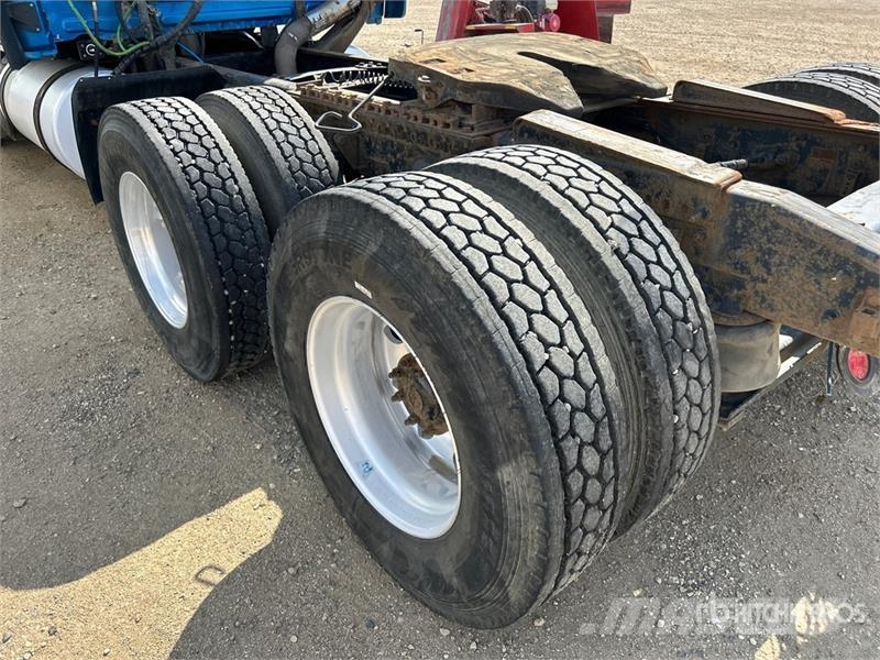 Freightliner Cascadia 125 6x4 T/A Sleeper Truck Tractor Седельные тягачи
