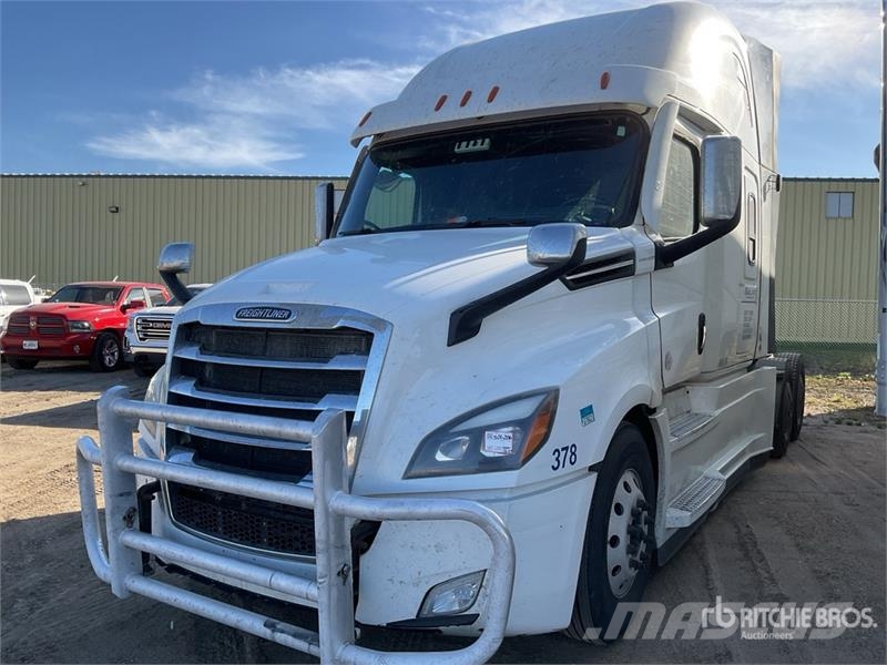 Freightliner Cascadia 126 6x4 T/A Sleeper Truck Tractor Влекачи