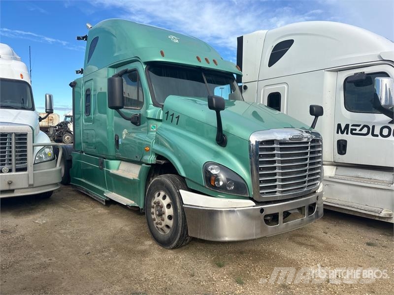 Freightliner Cascadia 125 6x4 T/A Sleeper Truck Tractor (Inoper Motrici e Trattori Stradali