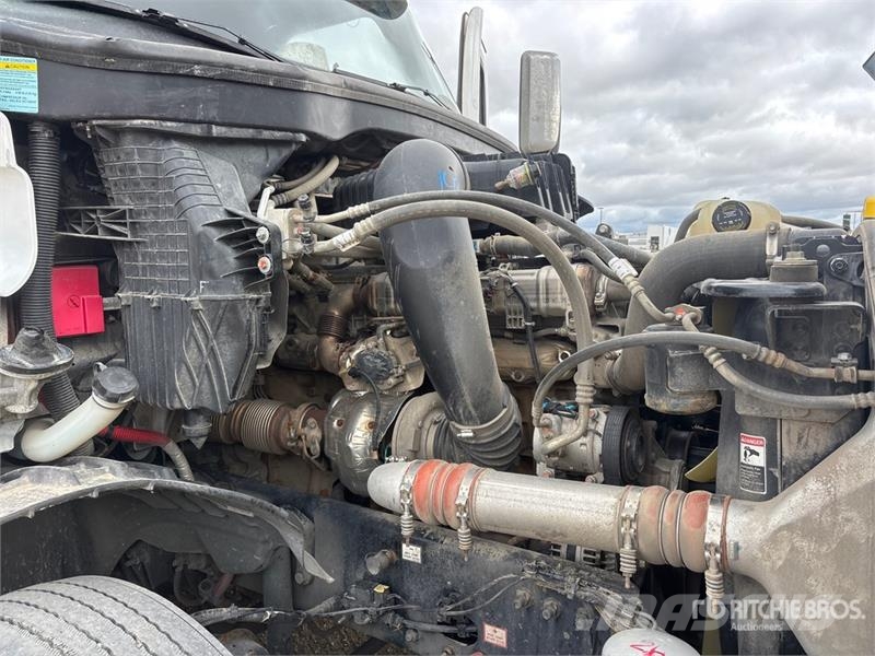 Freightliner Cascadia 126 6x4 T/A Sleeper Truck Tractor Vilcēji