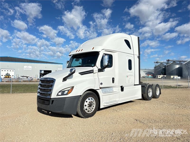 Freightliner Cascadia 126 6x4 T/A Sleeper Truck Tractor Ciągniki siodłowe