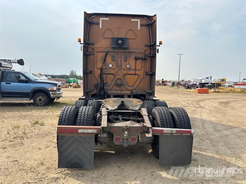 Freightliner Cascadia 126 6x4 T/A Sleeper Truck Tractor (Inoper Motrici e Trattori Stradali