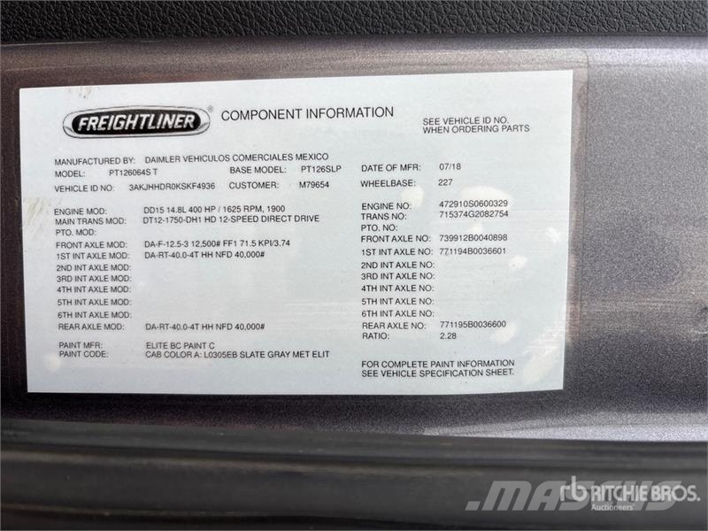 Freightliner Cascadia 126 6x4 T/A Sleeper Truck Tractor Sattelzugmaschinen