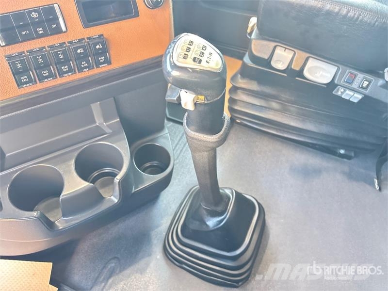 Freightliner Cascadia 126 T/A Sleeper Truck Tractor Влекачи