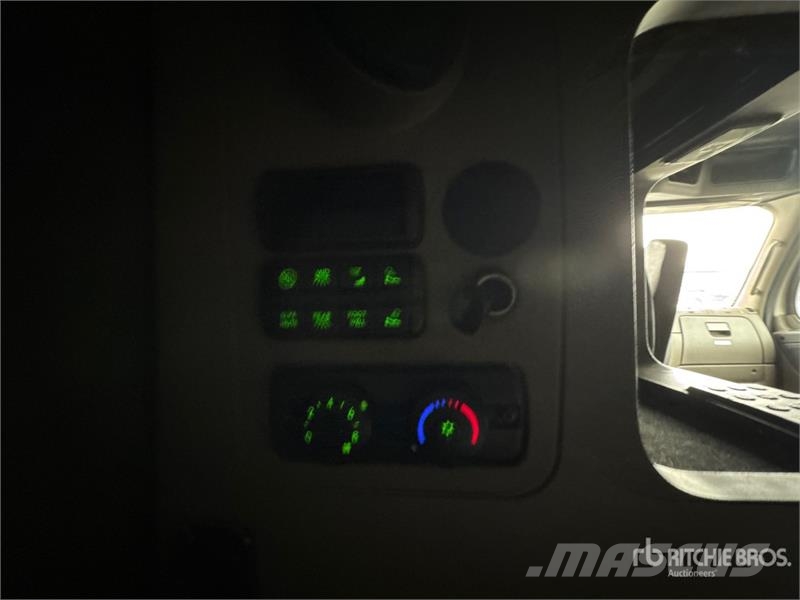 Freightliner Cascadia 125 6x4 T/A Sleeper Truck Tractor Sattelzugmaschinen