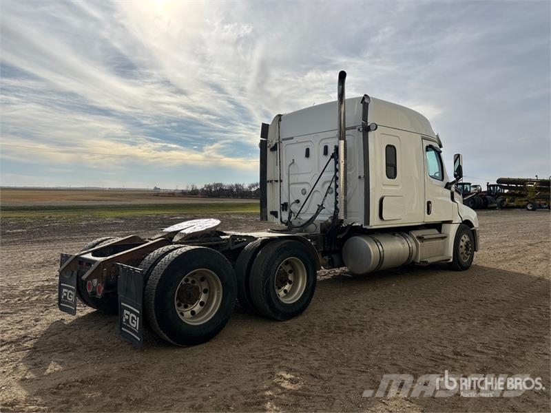 Freightliner Cascadia 126 T/A Sleeper Truck Tractor Cavalos mecânicos