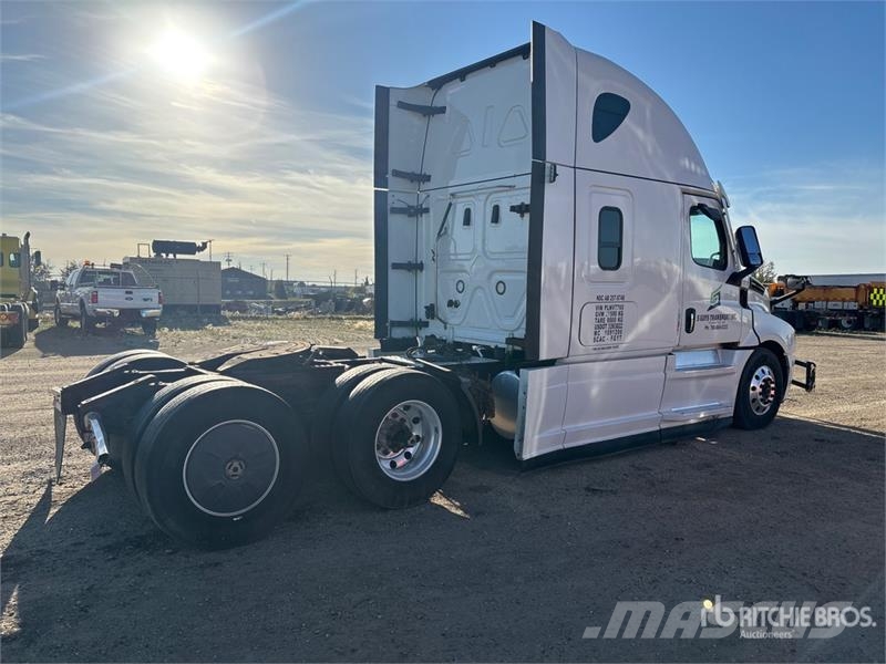 Freightliner Cascadia 126 6x4 T/A Sleeper Truck Tractor (Inoper Tegljači