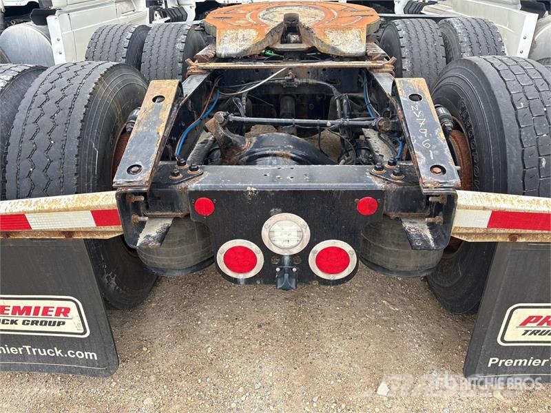 Freightliner Cascadia 6x4 T/A Sleeper Truck Tractor (Inoperable Cabezas tractoras