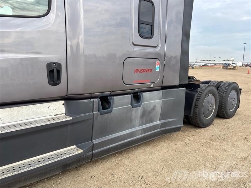 Freightliner Cascadia 126 6x4 T/A Sleeper Truck Tractor Sattelzugmaschinen