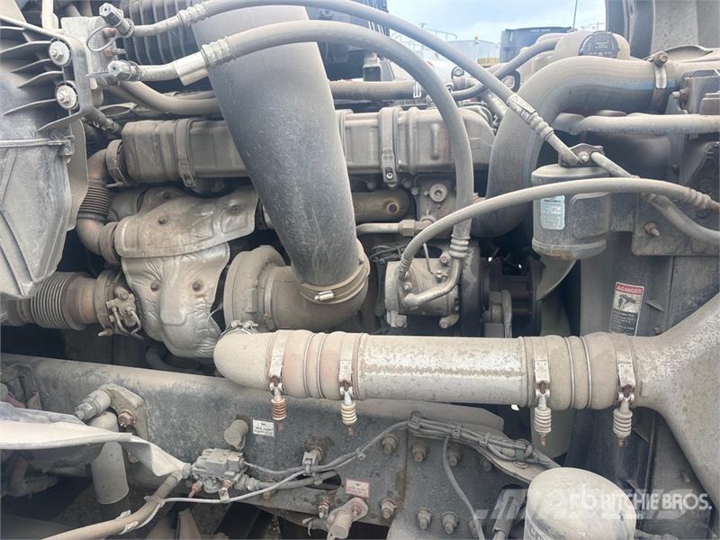 Freightliner Cascadia 126 6x4 T/A Sleeper Truck Tractor Trekkvogner