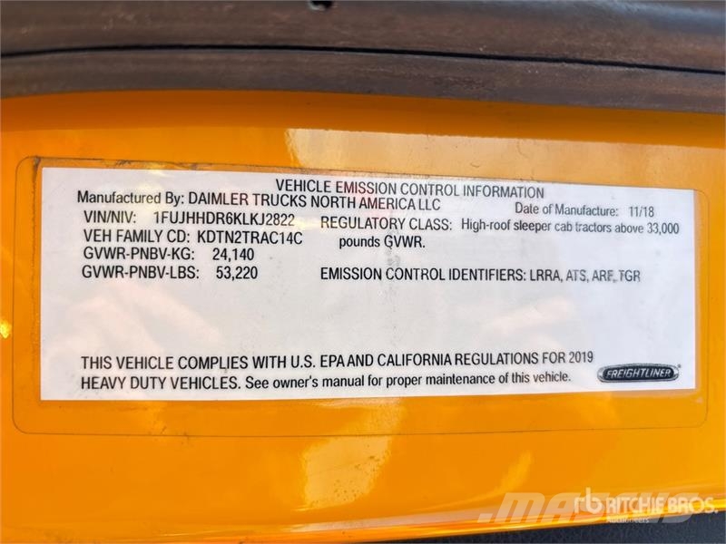 Freightliner Cascadia 126 6x4 T/A Sleeper Truck Tractor (Inoper Tegljači