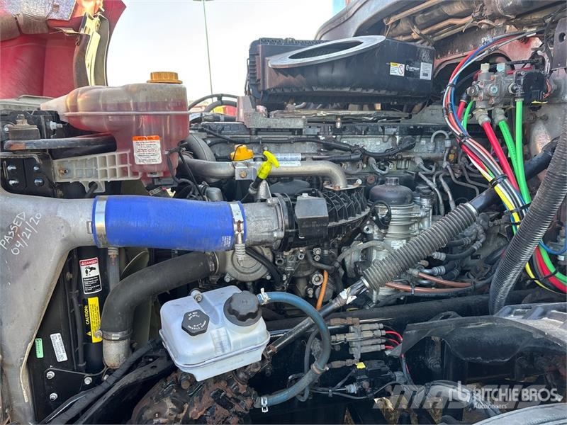 Freightliner Cascadia 126 6x4 T/A Sleeper Truck Tractor Traktorske jedinice
