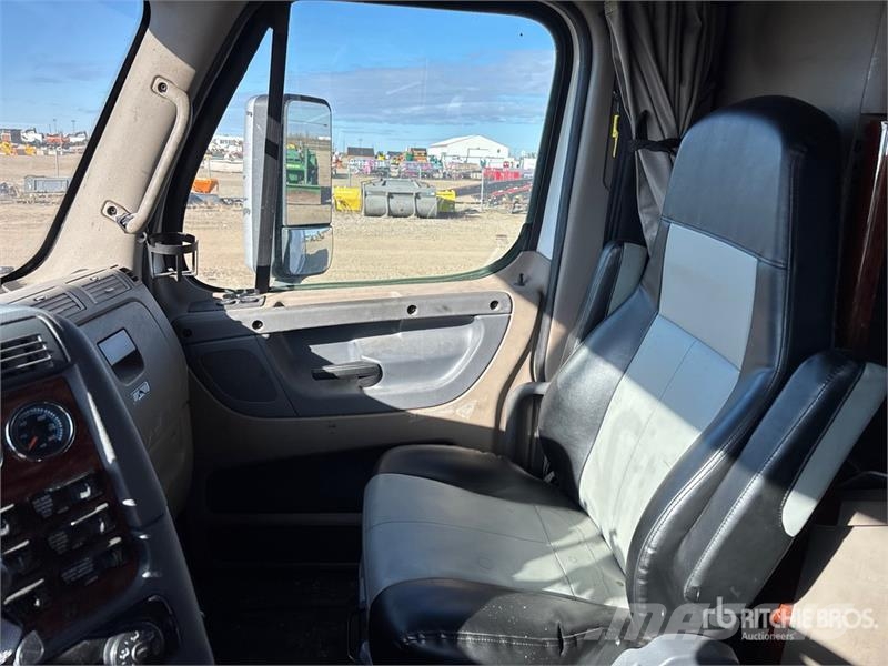 Freightliner Cascadia 6x4 6x4 T/A Sleeper Truck Tractor (Inoper Cabezas tractoras