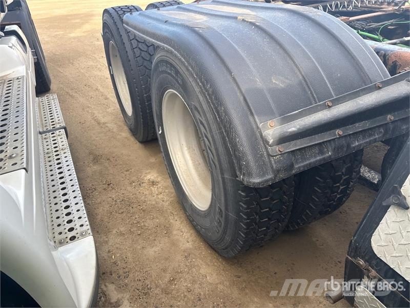 Freightliner Cascadia 125 6x4 T/A Sleeper Truck Tractor (Inoper Motrici e Trattori Stradali