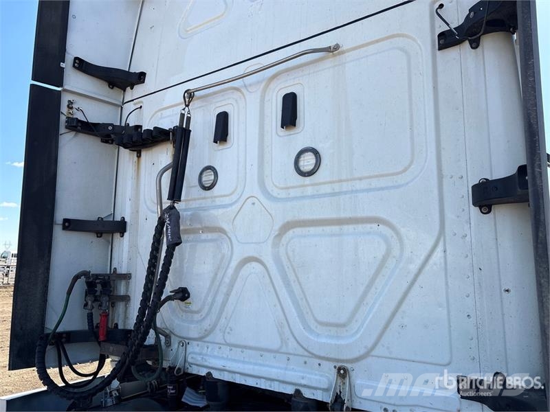 Freightliner Cascadia 113 Тягачі