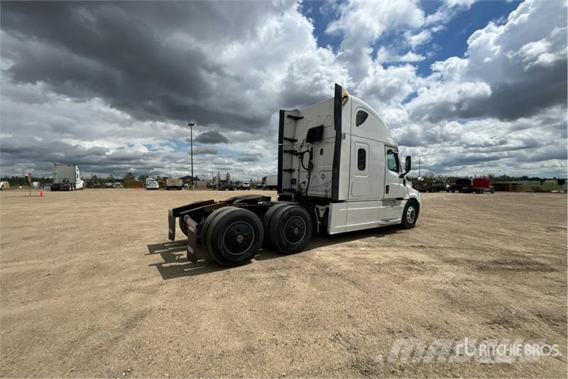 Freightliner Cascadia 126 6x4 T/A Sleeper Truck Tractor Dragbilar