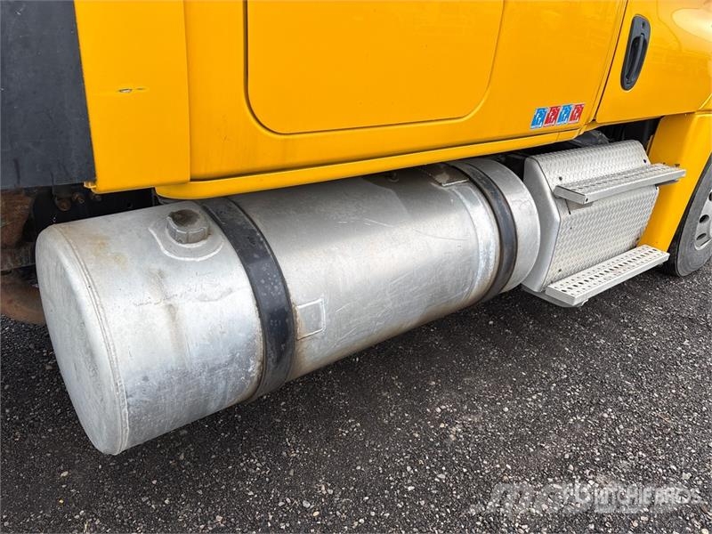 Freightliner Cascadia 125 6x4 T/A Sleeper Truck Tractor Tractor Units