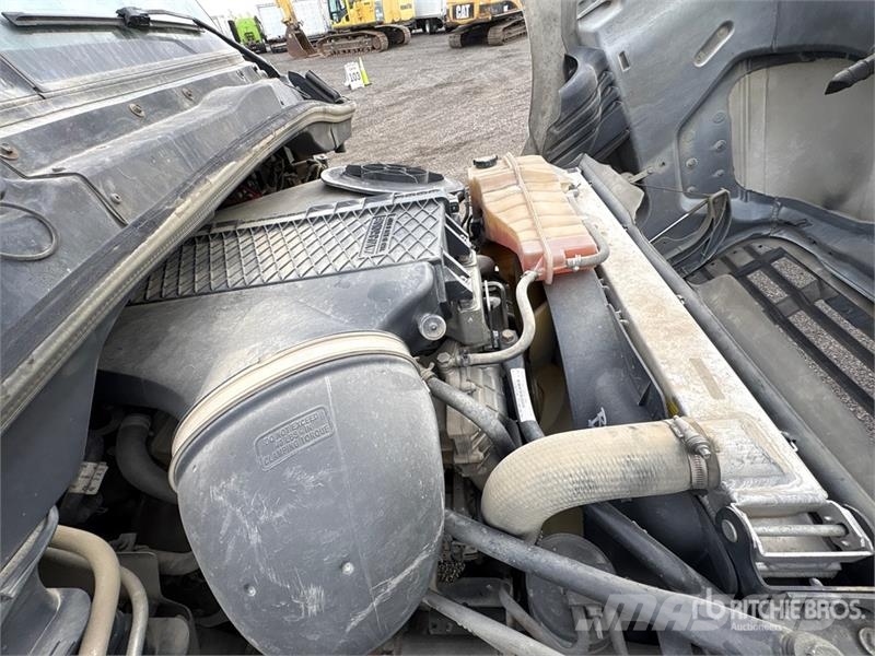 Freightliner Cascadia 4x2 S/A Day Cab Truck Tractor Тягачі