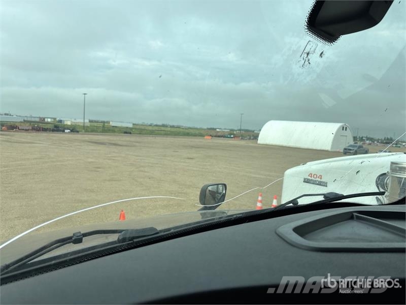 Freightliner Cascadia 126 6x4 T/A Sleeper Truck Tractor Sattelzugmaschinen