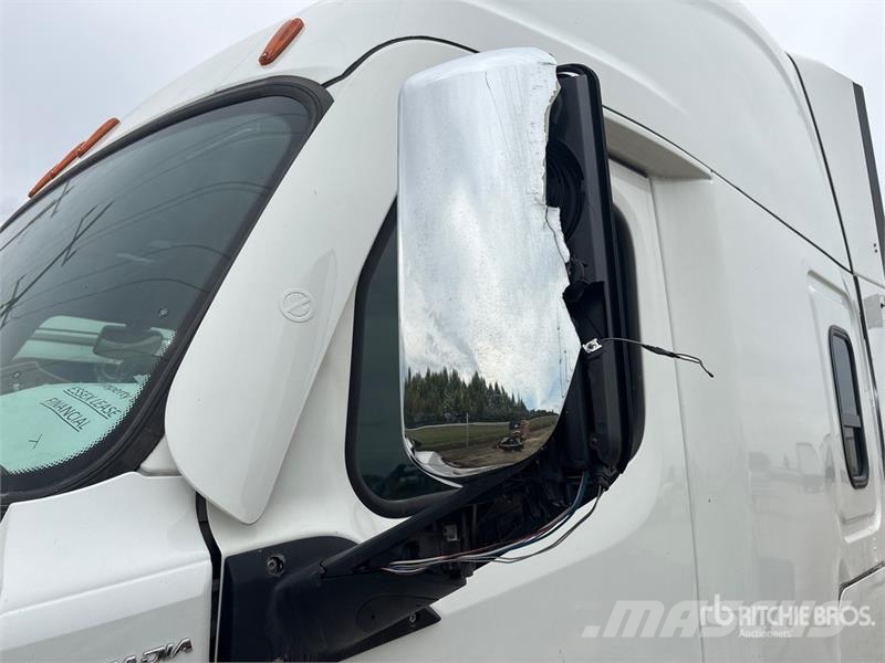 Freightliner Cascadia 6x4 T/A Sleeper Truck Tractor (Inoperable Cabezas tractoras