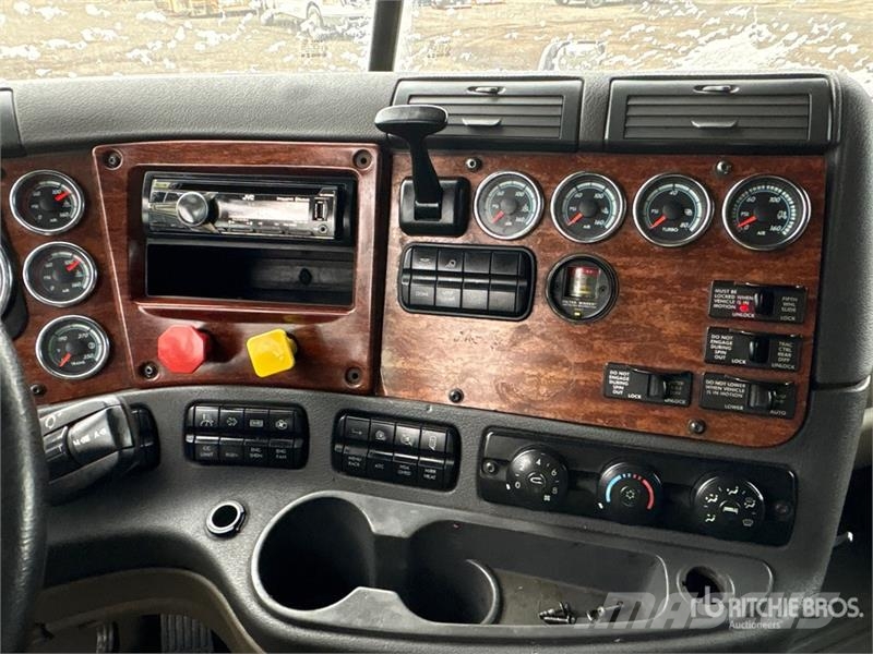 Freightliner Cascadia 125 6x4 T/A Sleeper Truck Tractor Sattelzugmaschinen