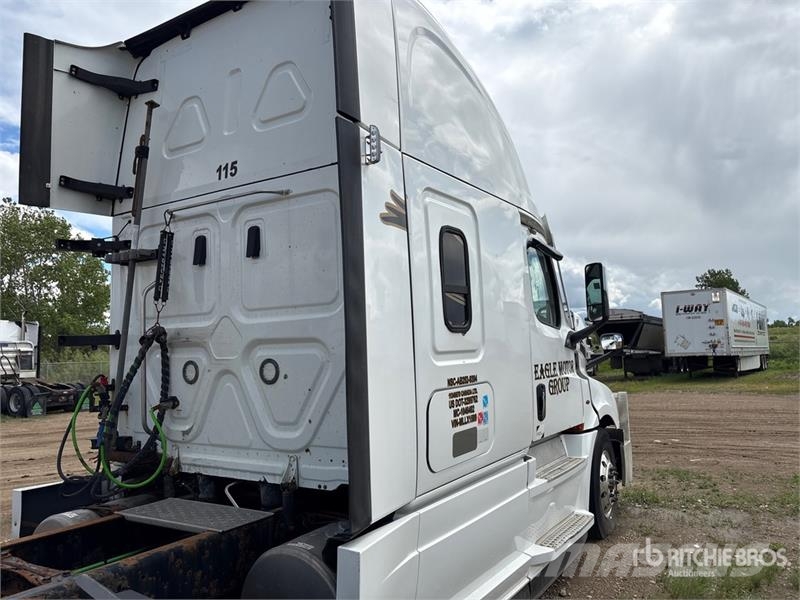 Freightliner Cascadia 126 6x4 T/A Sleeper Truck Tractor Тягачі
