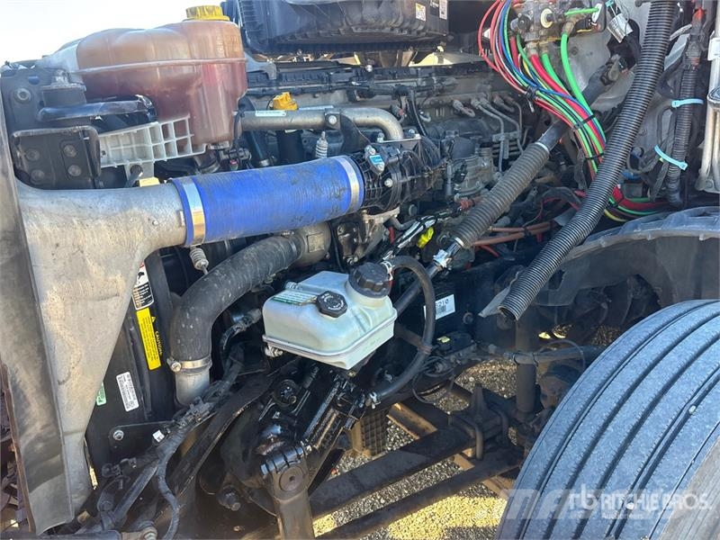 Freightliner Cascadia 126 6x4 T/A Sleeper Truck Tractor Cavalos mecânicos