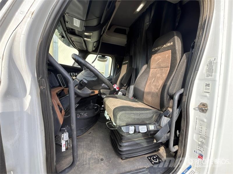 Freightliner Cascadia 126 T/A Sleeper Truck Tractor Cavalos mecânicos
