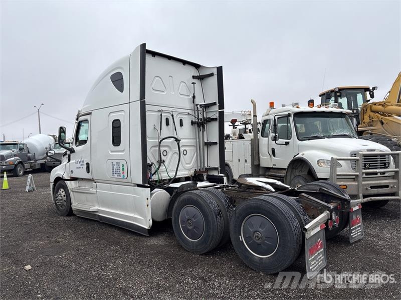 Freightliner Cascadia 6x4 T/A Sleeper Truck Tractor Tegljači