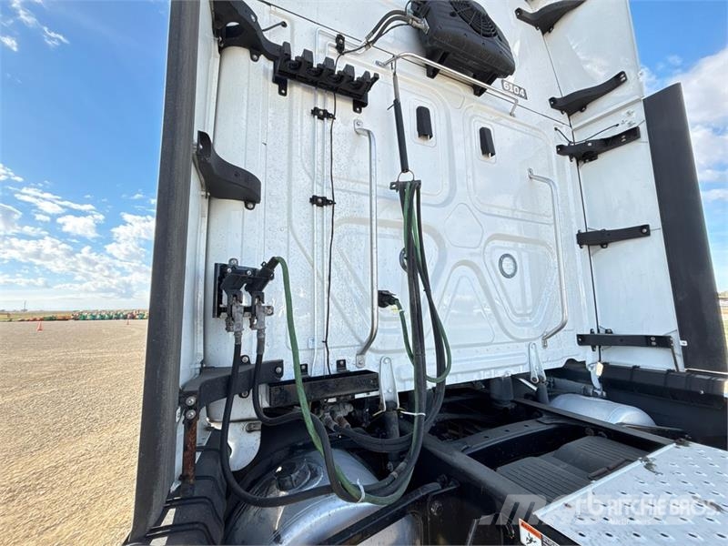 Freightliner Cascadia 126 6x4 T/A Sleeper Truck Tractor Ciągniki siodłowe