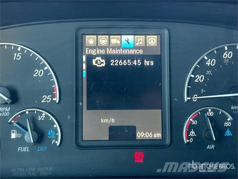 Freightliner Cascadia 126 6x4 T/A Sleeper Truck Tractor Влекачи
